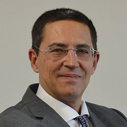 Dr. Guillermo Escobar Roca